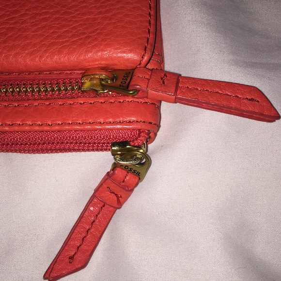 FOSSIL // Red-Orange LEATHER Wallet - Picture 6 of 7
